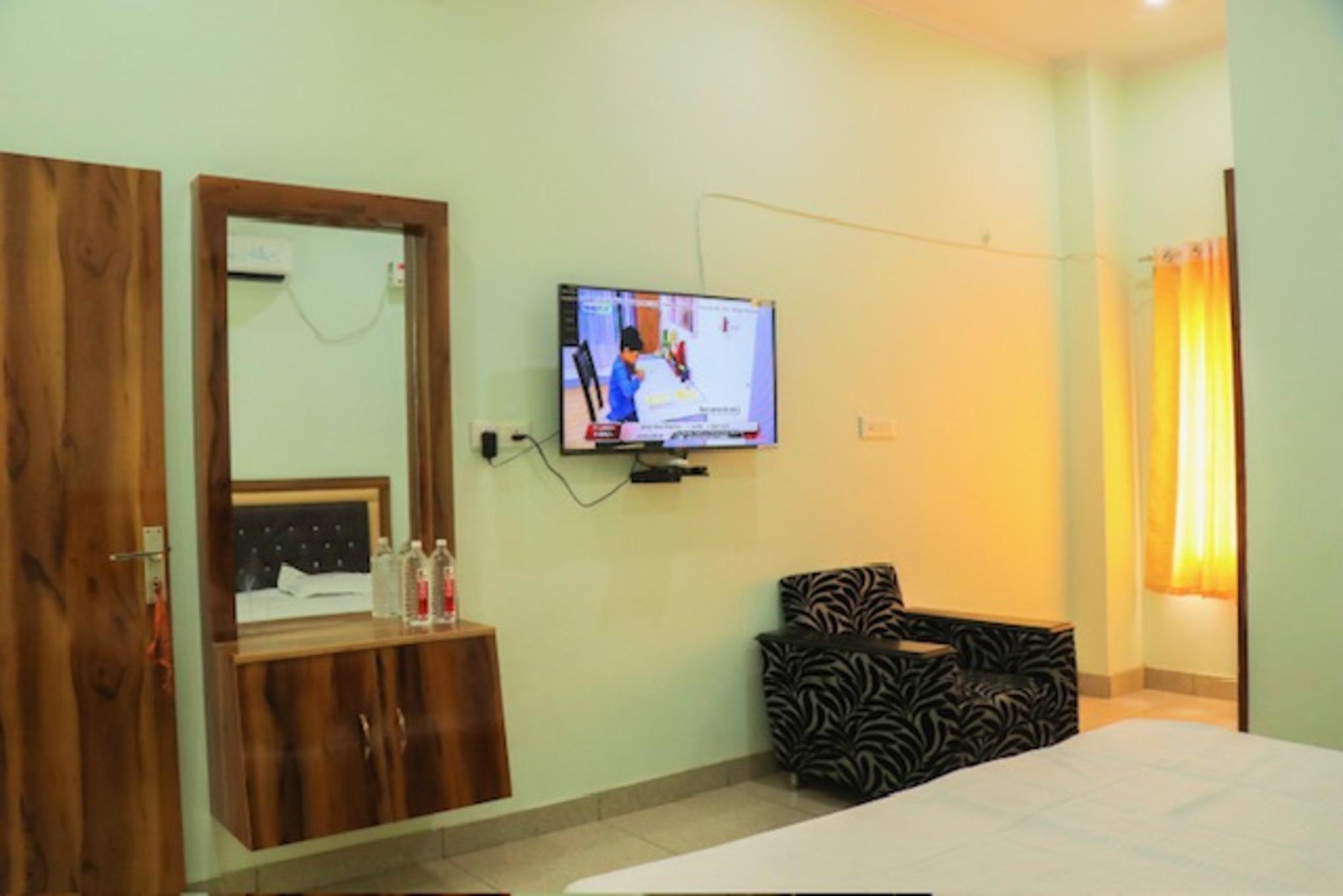 Deluxe Room Raj Garden